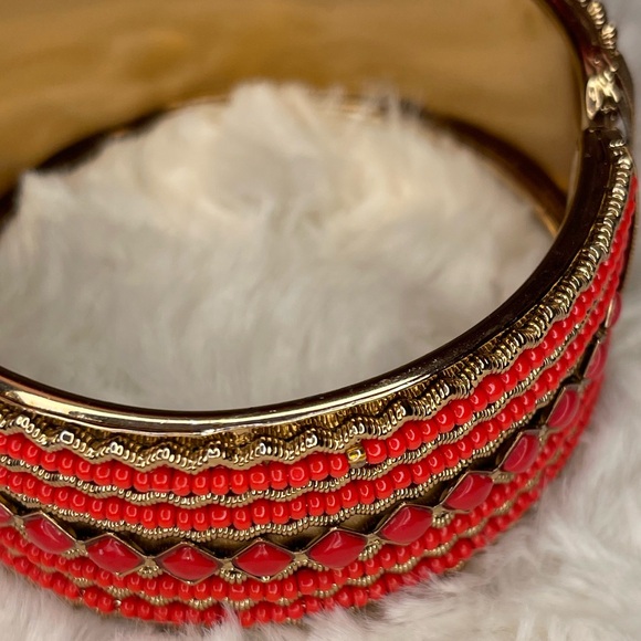 Vintage 1980’s Red Seed Bead, Metal, & Enamel Hinged Back Bangle/Bracelet - Picture 7 of 9